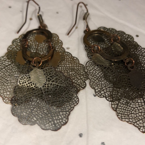 Earrings feathery light and filigree dangled layered look - Picture 4 of 5